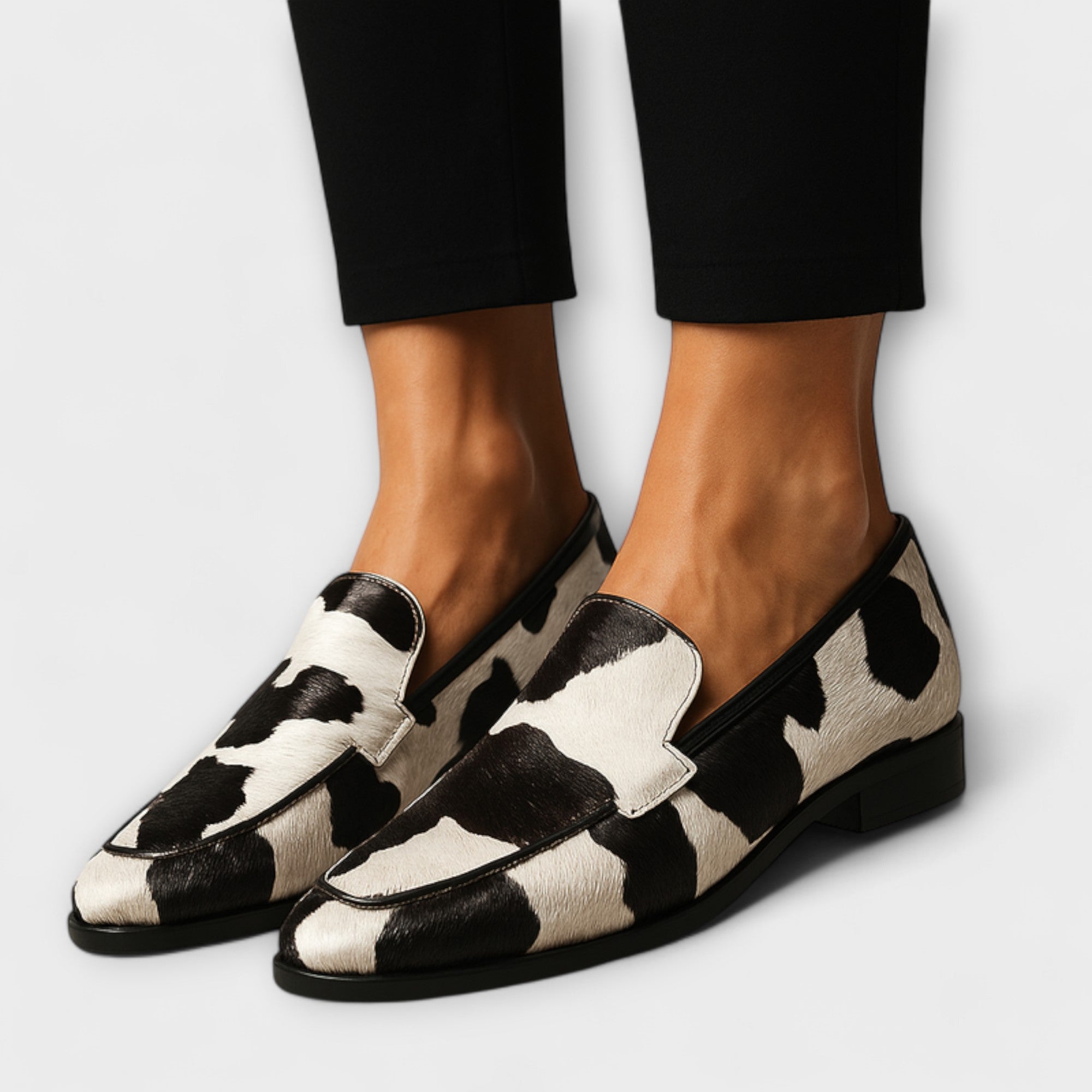 Mira - Trendy Sneakers for a Stylish Modern Aesthetic