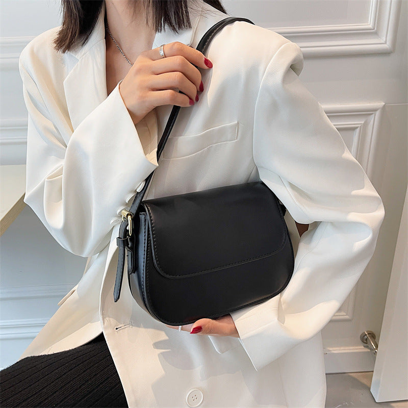 Avery™ Classic Saddle - Crossbody Bag