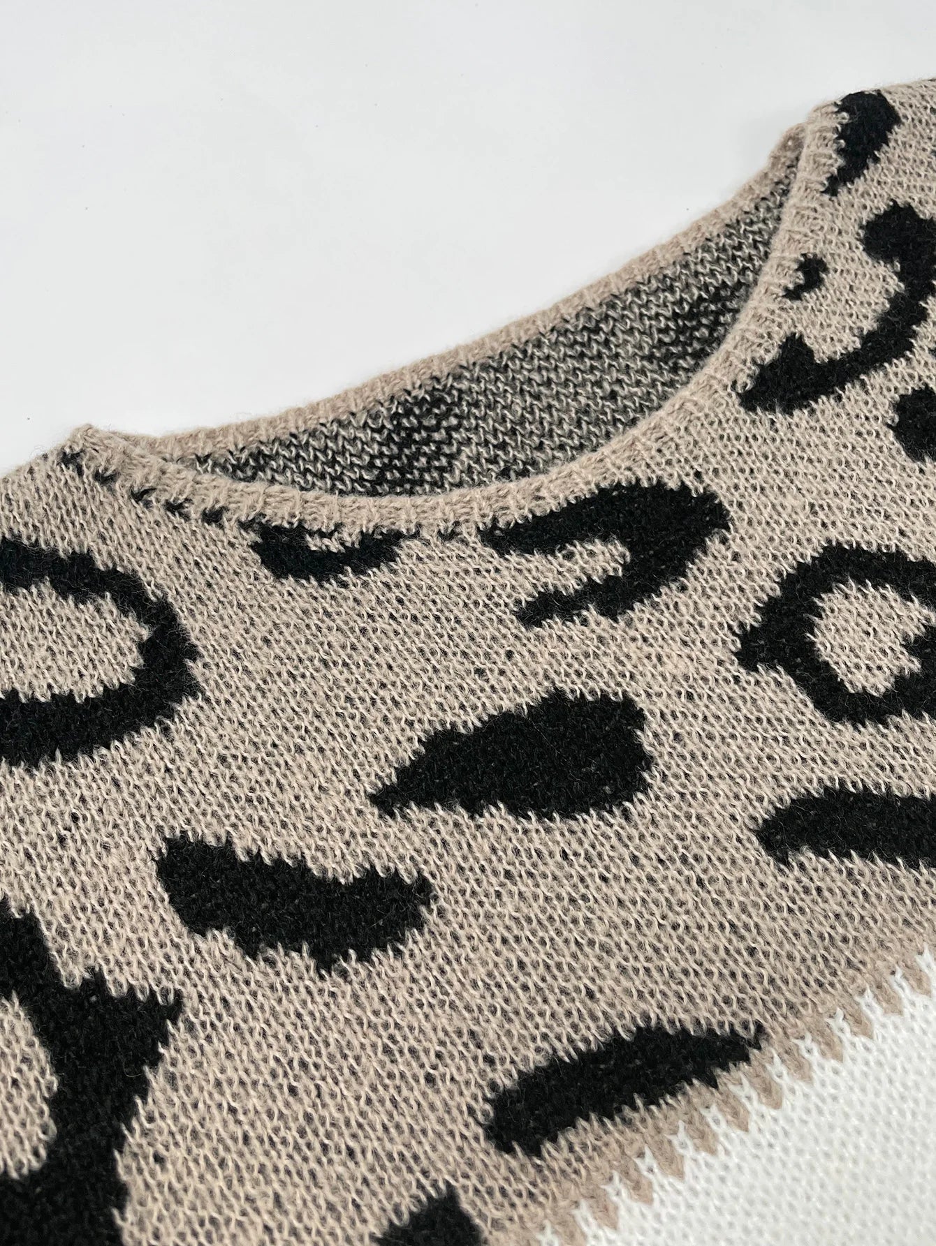 Penelope™ - Chic Leopard Print Sweater