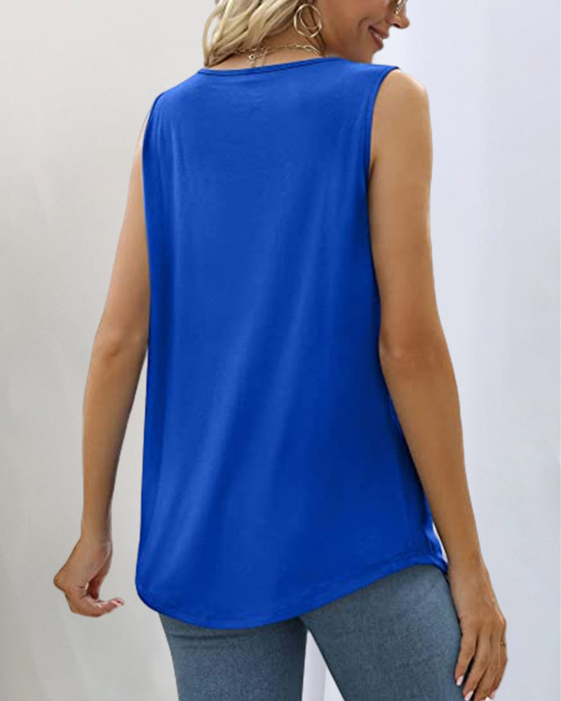 Sleek tank top with trendy square neckline