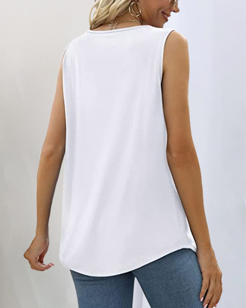Sleek tank top with trendy square neckline
