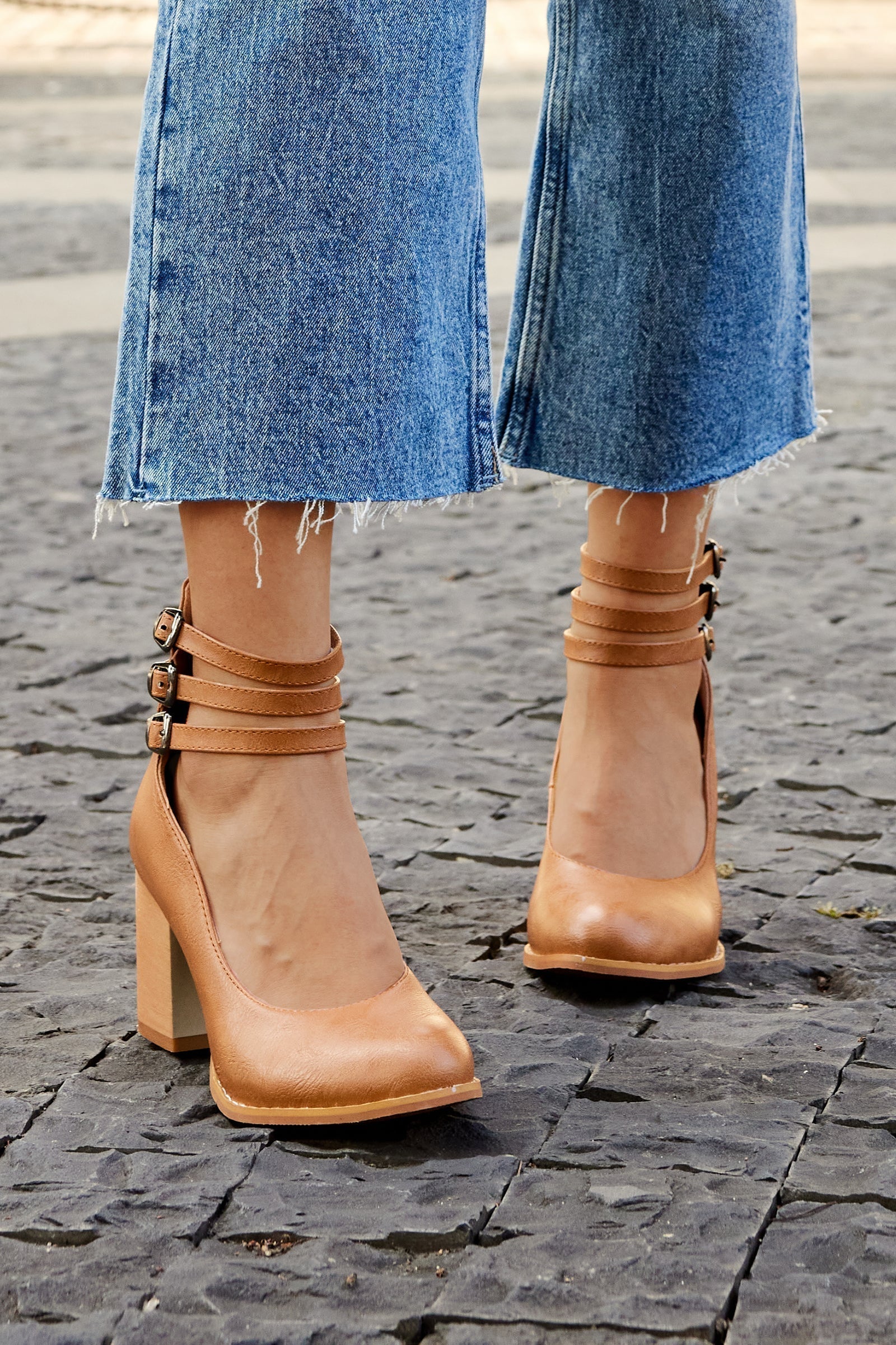 Mira™ | Chic Ankle Strap Sandals with Sturdy Heel for a Sophisticated Style