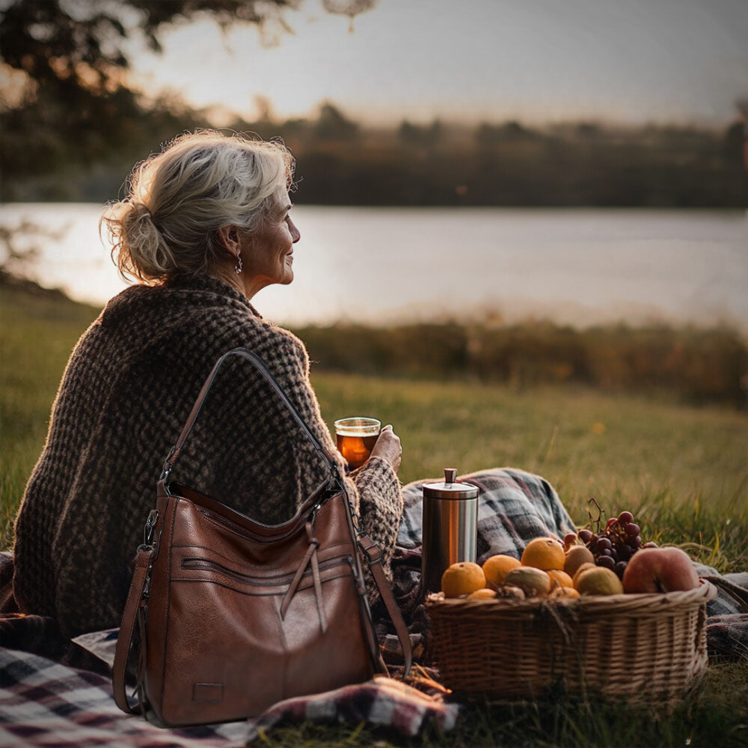 Lilla - Opulent Bag with Timeless Design