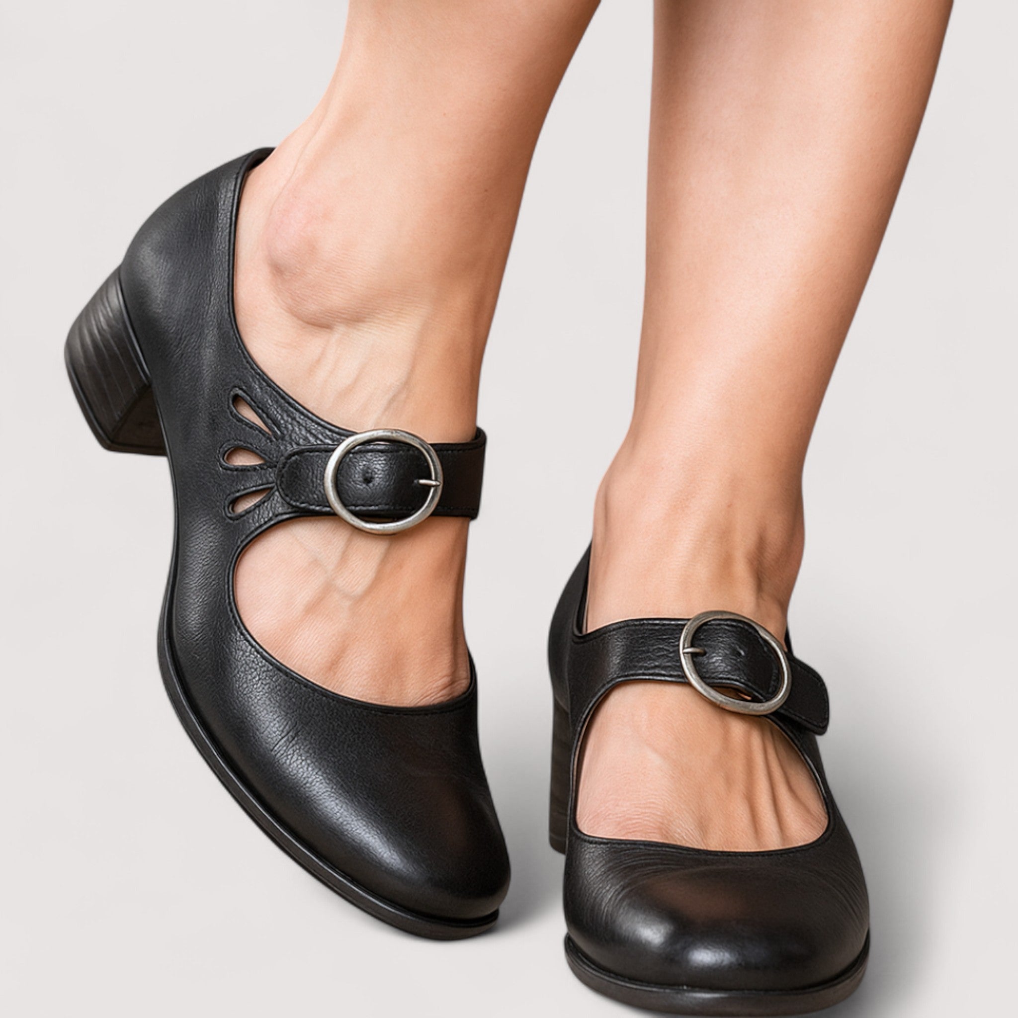 Clara | Chic Faux Leather Neckline for a Sophisticated Style