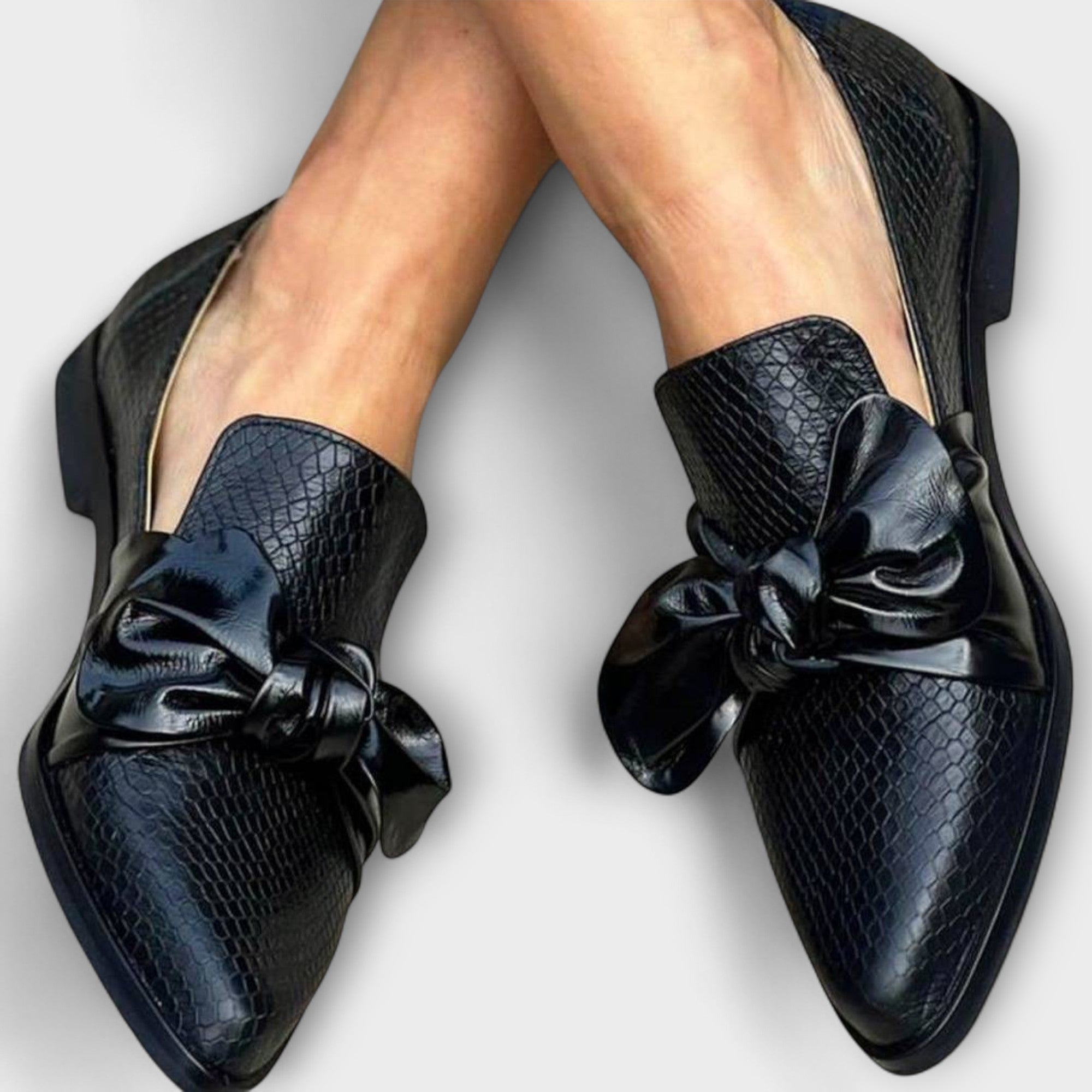 Mira - Chic Loafers Featuring a Graceful Bow Accent