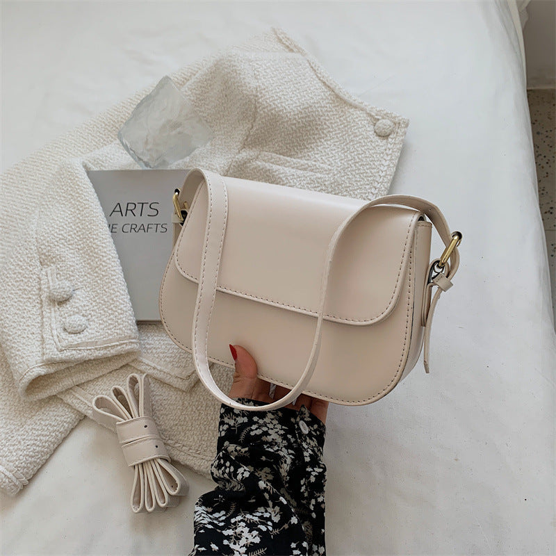 Avery™ Classic Saddle - Crossbody Bag