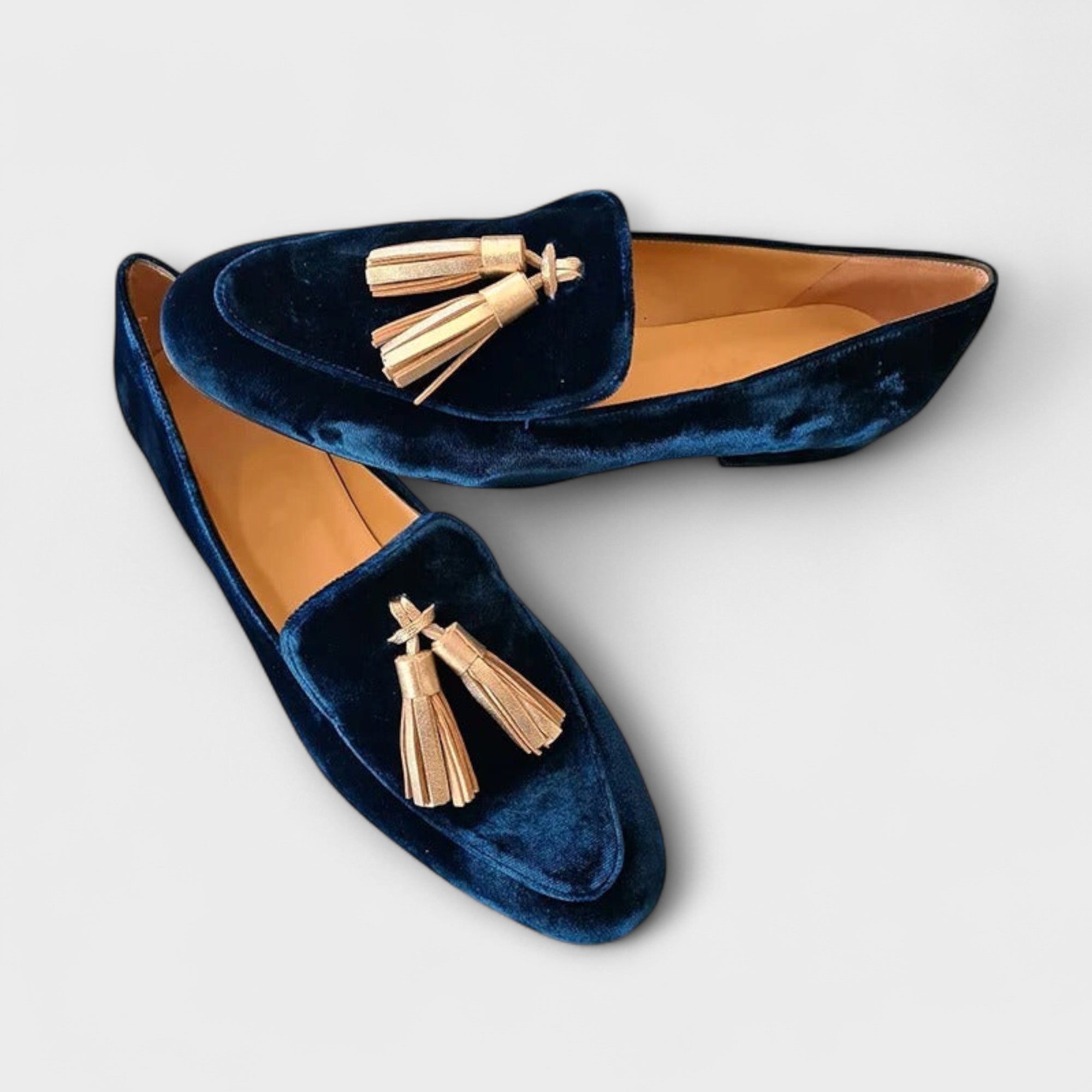 Mira – Chic Vintage Moccasins with Fringe Accents for a Distinctive Look