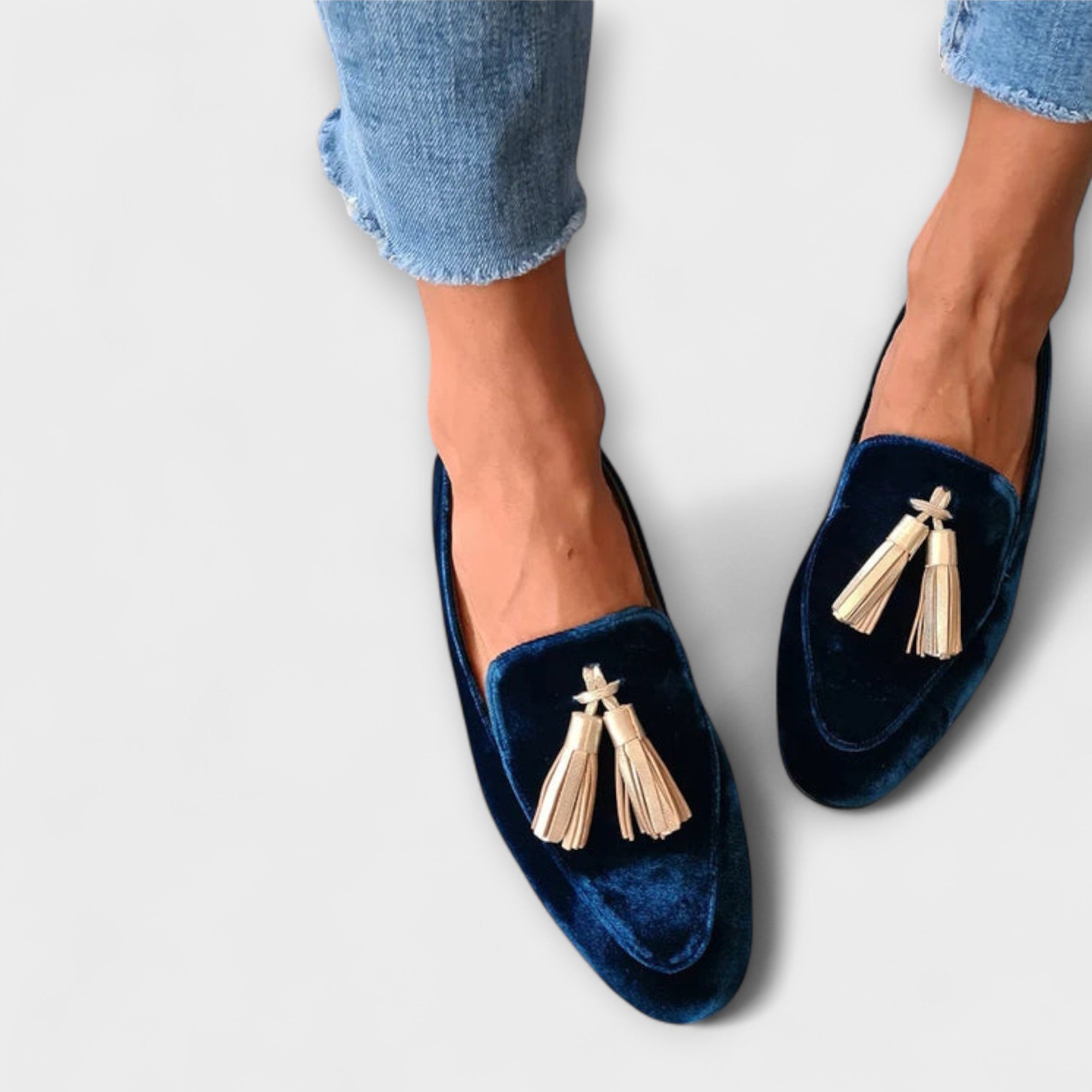Mira – Chic Vintage Moccasins with Fringe Accents for a Distinctive Look